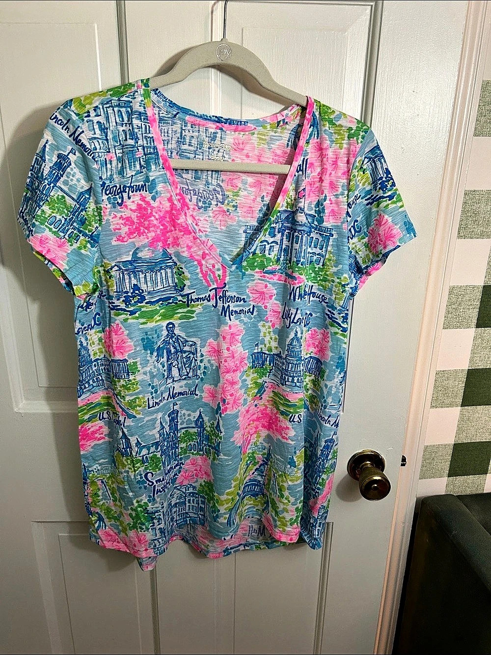 Lilly Pulitzer Etta V-neck Tee, D.C. and cherry blossom in Blue & Pink Size M